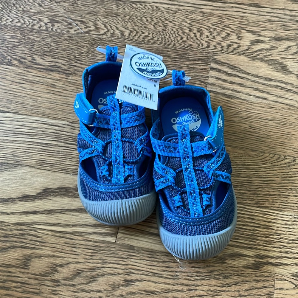 Oshkosh water shoes